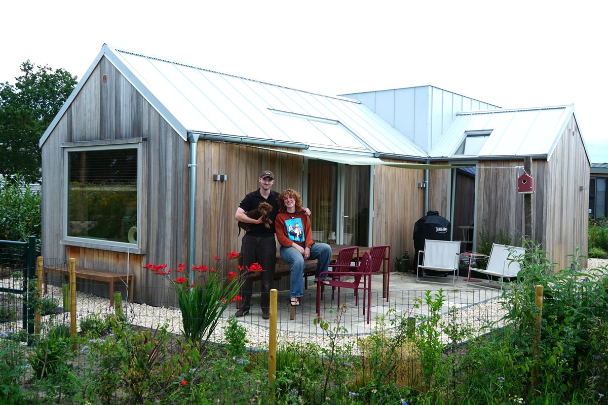 Simon en Iris voor hun tiny house